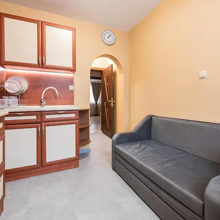 Downtown аpartment With Free Parking Апартаменти *