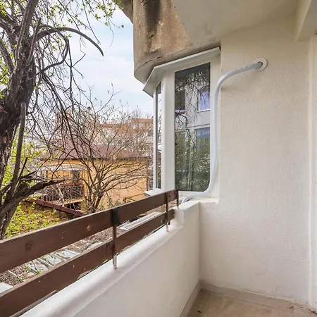 Апартаменти Downtown аpartment With Free Parking *