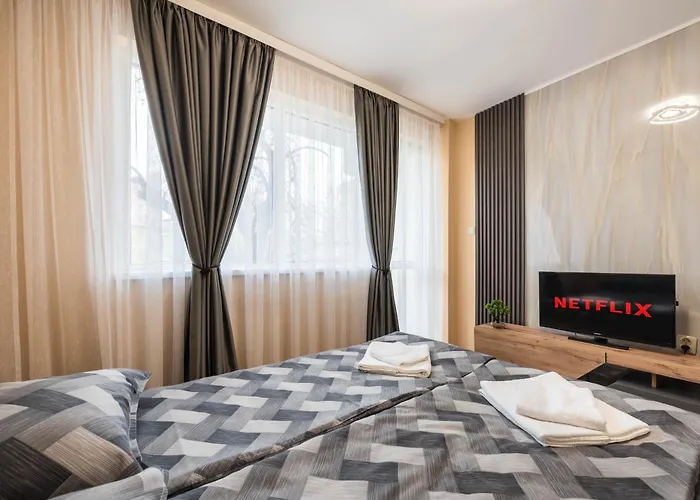 Апартаменты Downtown аpartment With Free Parking