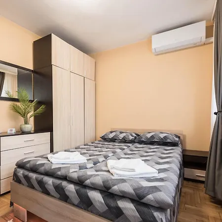 Downtown аpartment With Free Parking 公寓