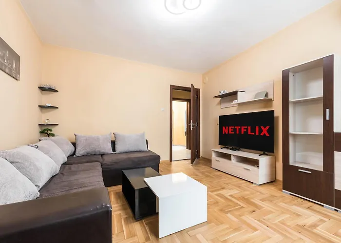 Downtown аpartment With Free Parking Апартаменты *